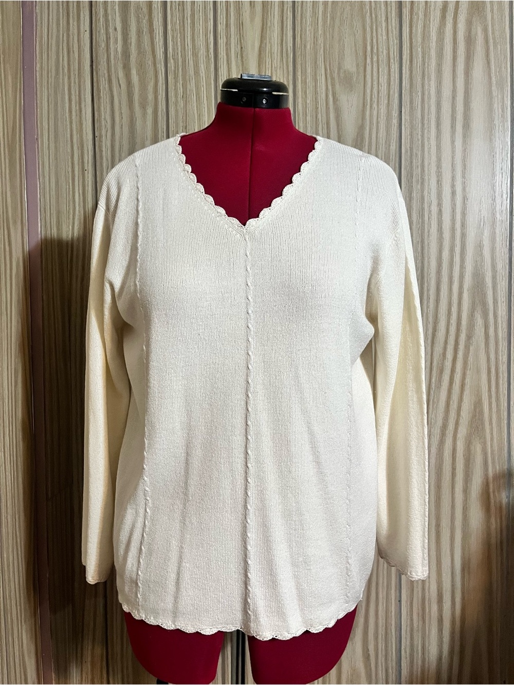 Vintage Cream V-Neck Scallop-Edge Knit Sweater